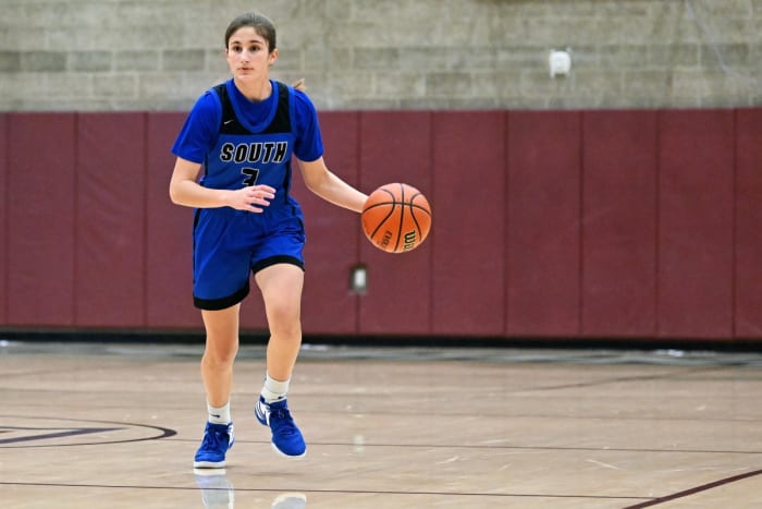 a South Medford Mission Hills girls basketball Oregon POA Holiday Classic December 30 2023 Leon Neuschwander 1